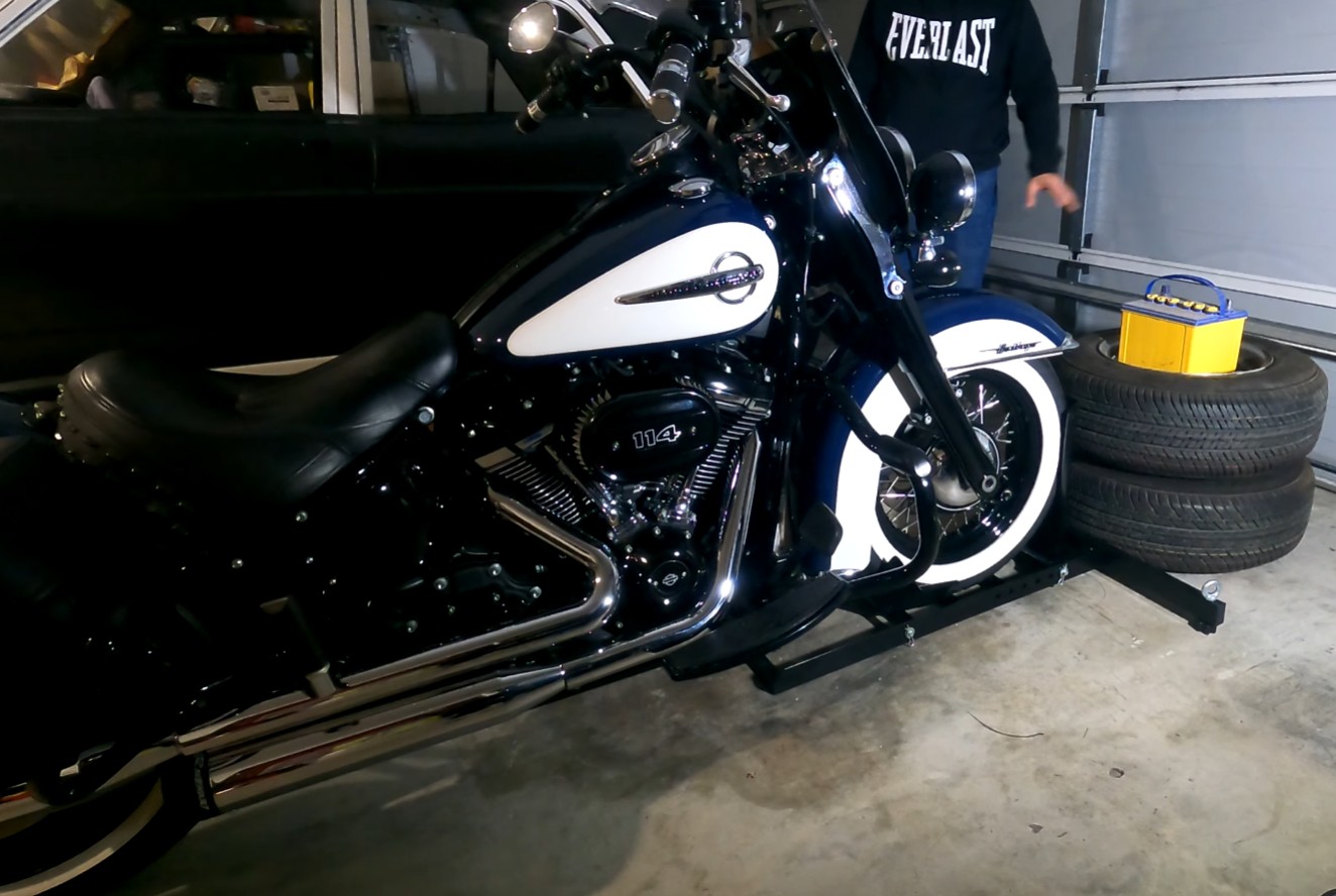 Review: Max Hall Motorcycle Wheel Chock — A Handy Tool for DIY Harley Maintenance